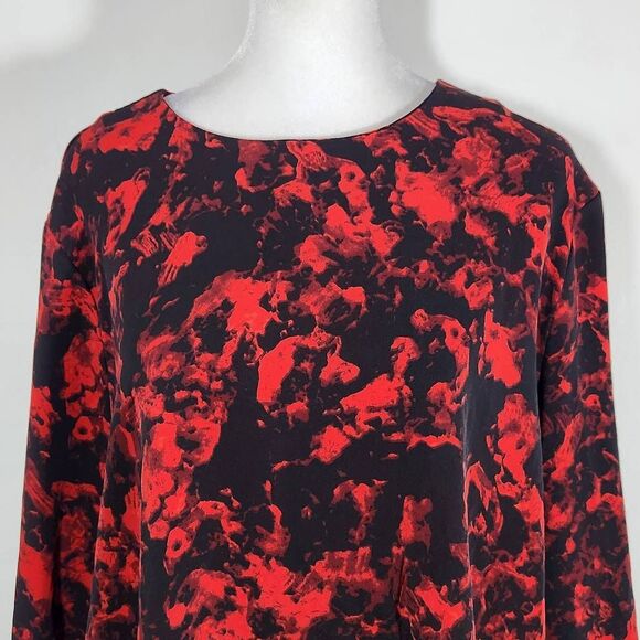 Carmen Marc Valvo Red and Black Print Blouse with Bell Sleeves NWT Size XL - Picture 3 of 9